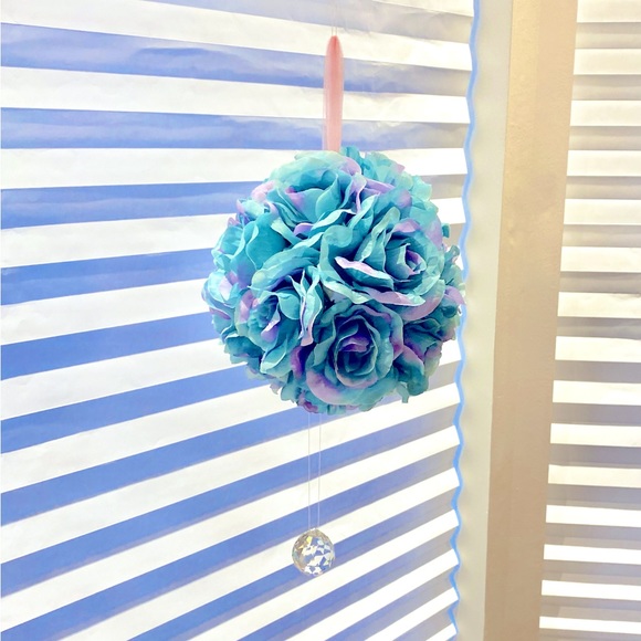 A beautiful handmade kissing ball - Picture 1 of 1
